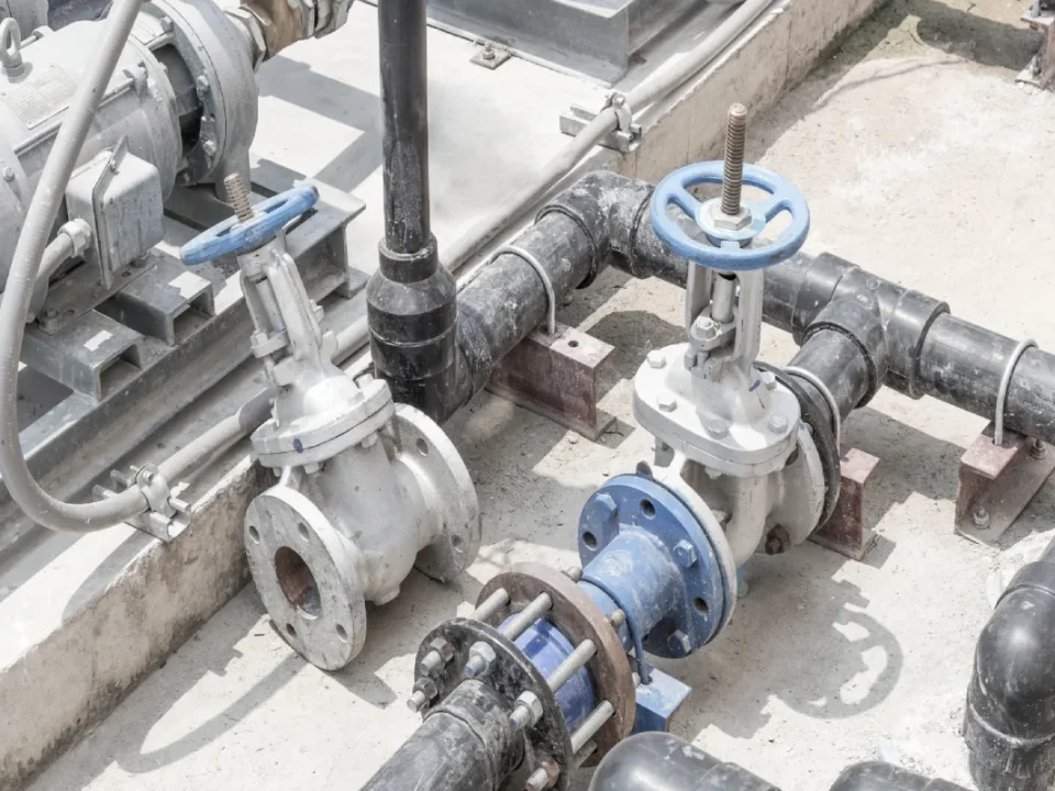 Industrial gate valves installed in a piping system showing flanged connections, handwheels, and pipeline layout for fluid control.
